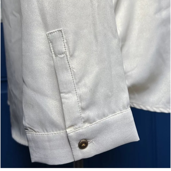 NWT- SLEEK CHIC SAMARA TOP by Chico’s Size 1 3/4 Button Up Dusted Gold LS - Picture 7 of 9